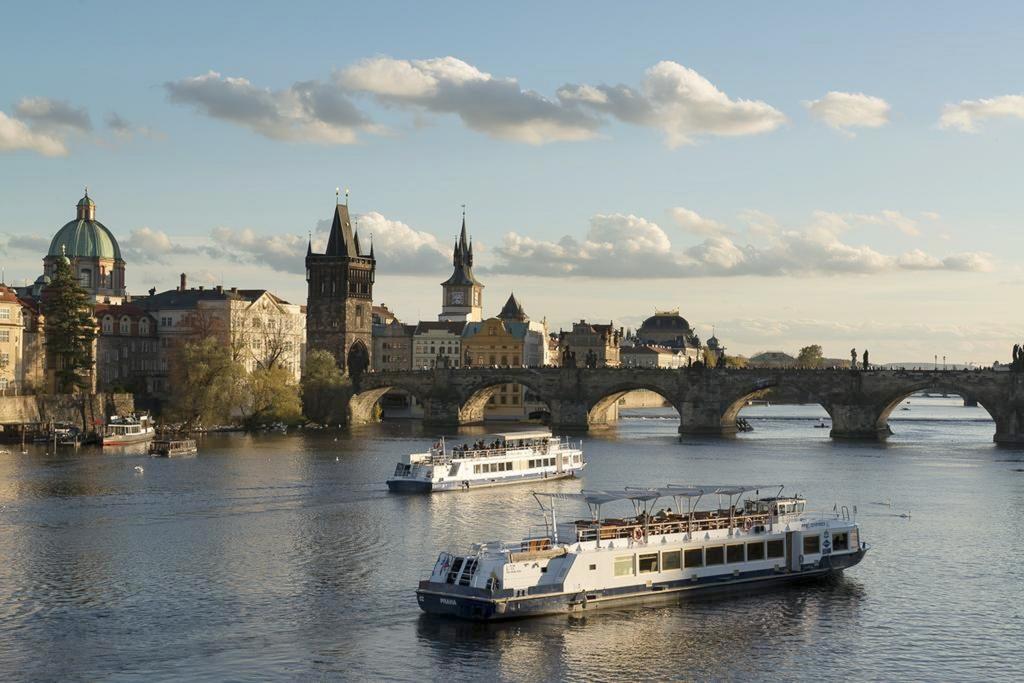 Angel City Aparthotel Prague Exterior photo