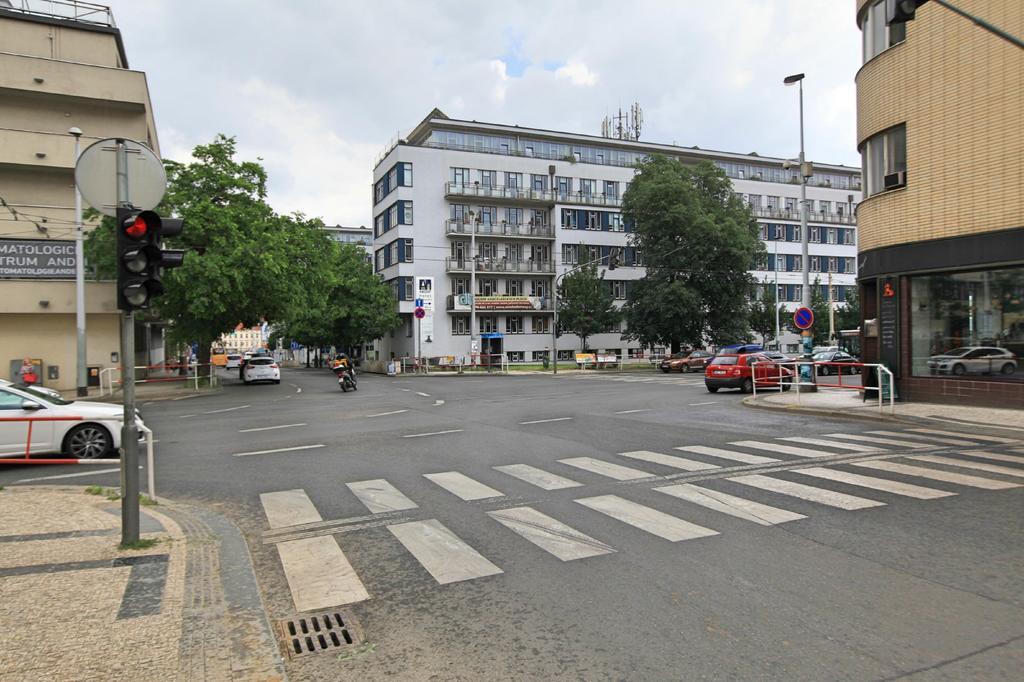 Angel City Aparthotel Prague Exterior photo